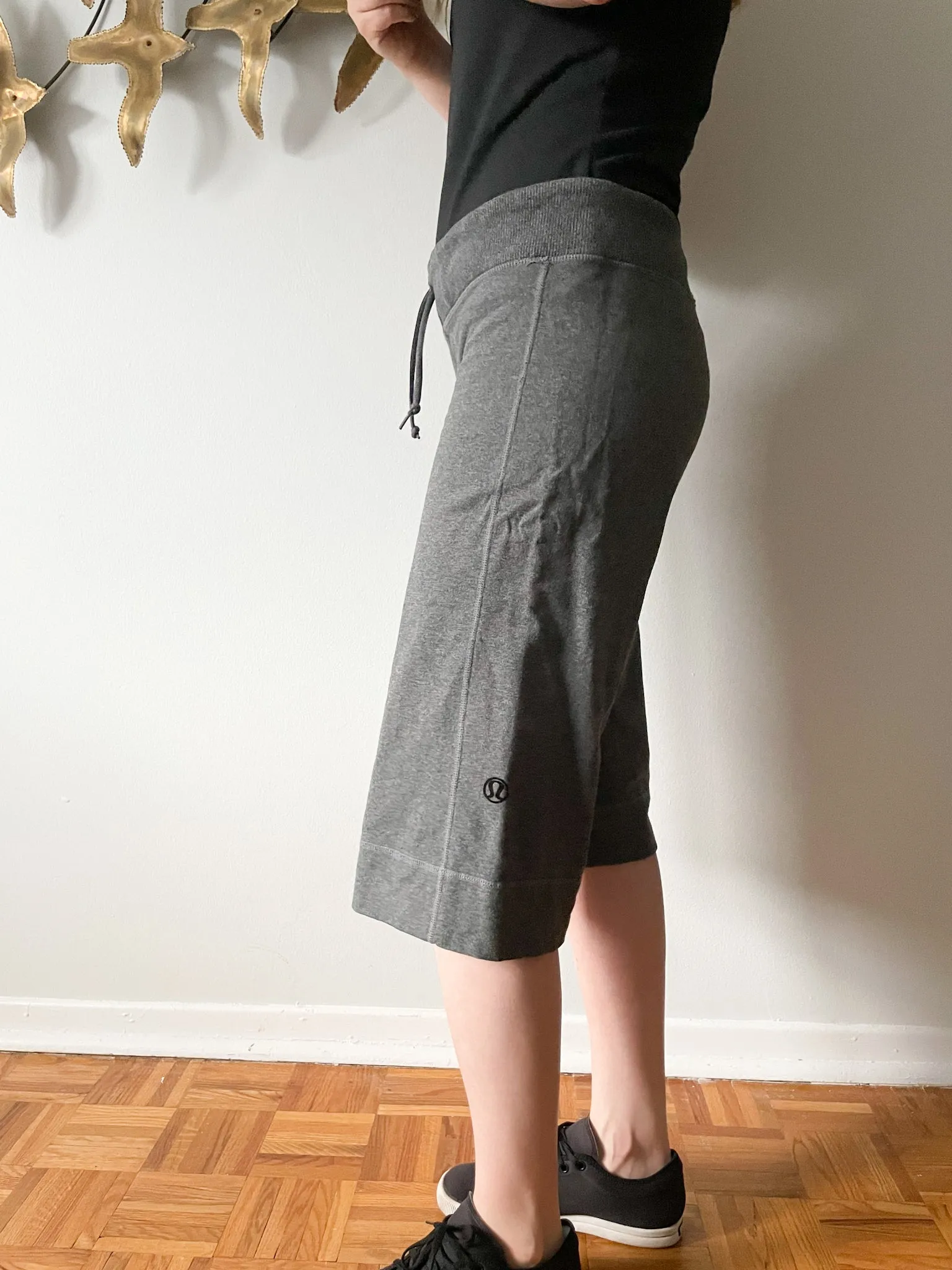 Lululemon Grey Mid-Rise Wide-Leg Crop Pants Shorts - M/L