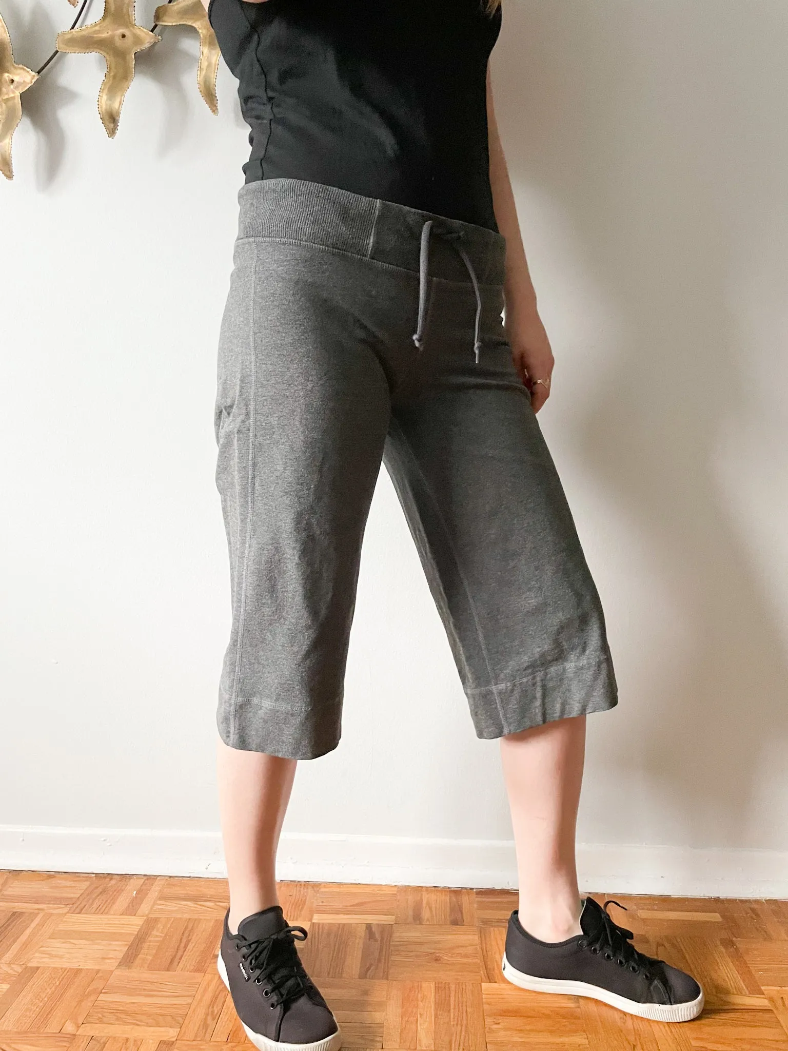 Lululemon Grey Mid-Rise Wide-Leg Crop Pants Shorts - M/L